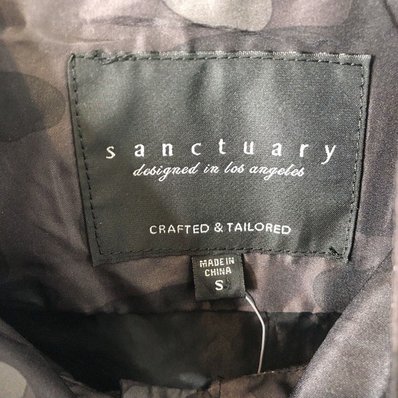 Sanctuary NWT Women's Short Camouflage Full Zip Anorak in Grey Camo Size Small - Picture 4 of 10